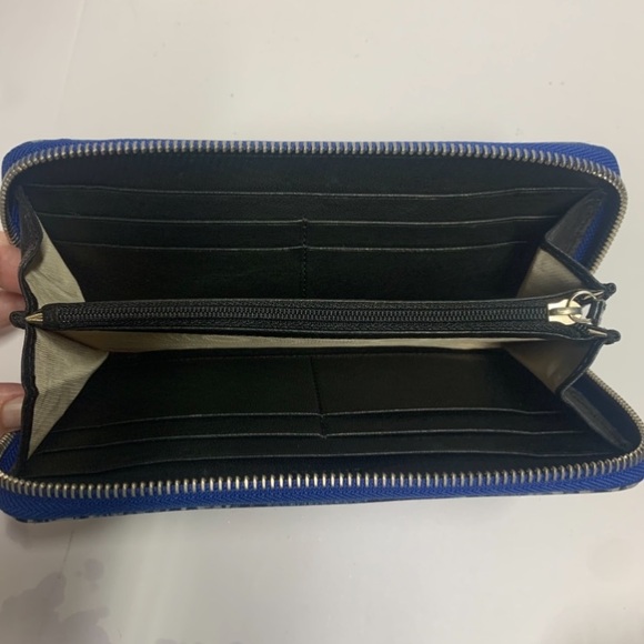 Stuart Weitzman Blue Python-Print Zip-Around Continental Wallet - RARE - Picture 9 of 12